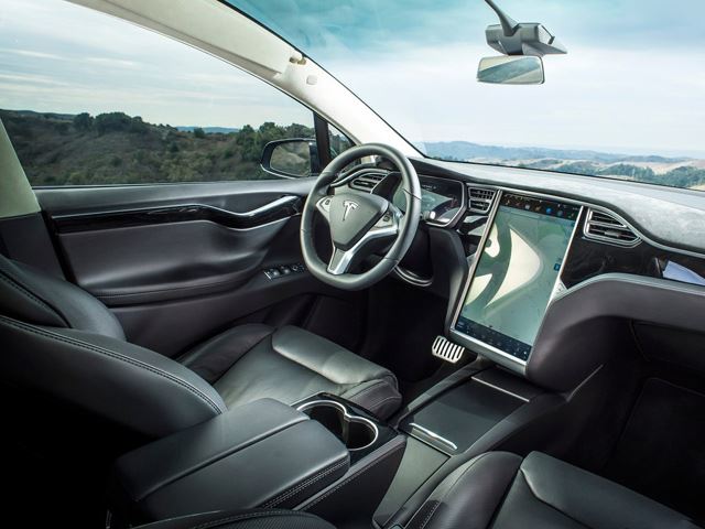 Bentley Bentayga против Tesla Model X Ludicrous - видео